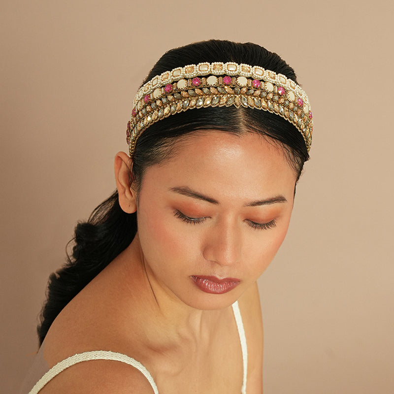 Model wearing Deepa Gurnani Pret Asedia Headband