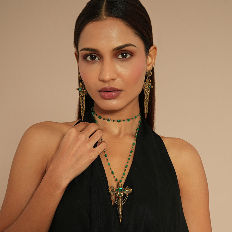 Model wearing Deepa Gurnani Dagger necklace in Gold color