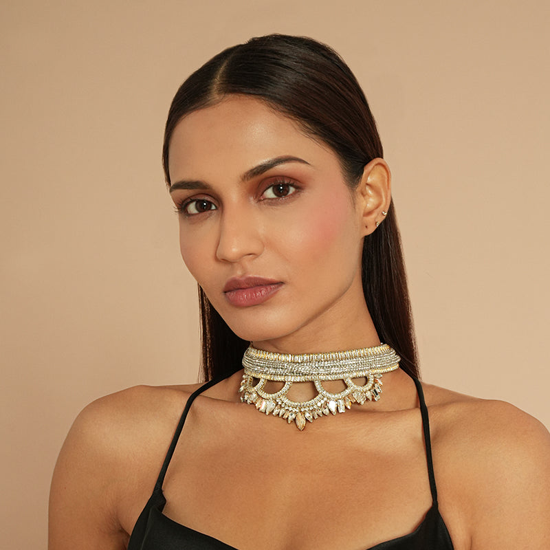Model wearing Deepa Gurnani Pret Derinda Choker