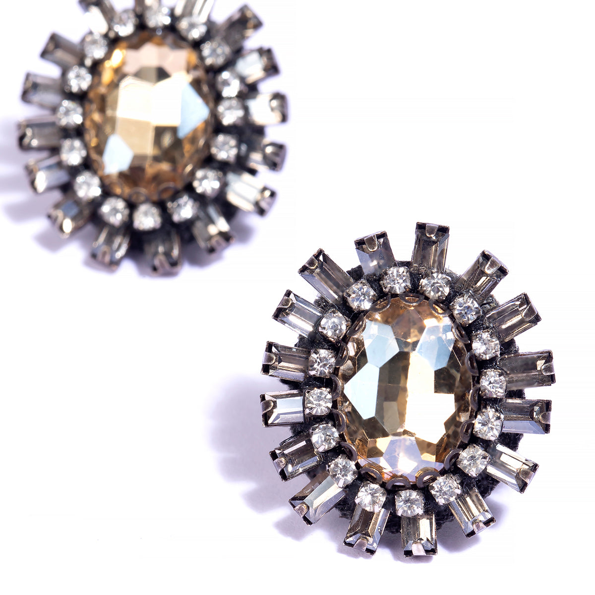 Lilou Earrings in Gold Shade